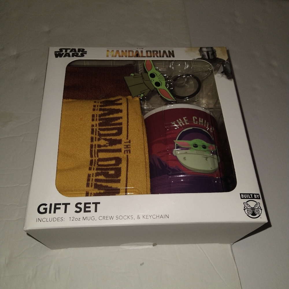 The Mandalorian Star Wars 12 OZ Mug, Socks, Keychain Culture Fly